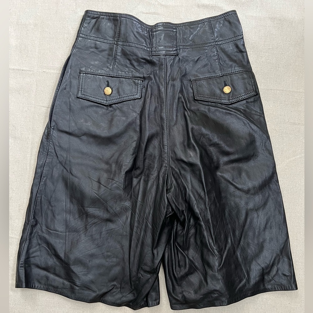 Rare 1980s Mondi Black Leather Jacket + Culotte Shorts Set - Picture 6 of 16